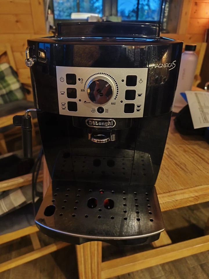 Kaffeevollautomat/DeLonghi/MagnificaS