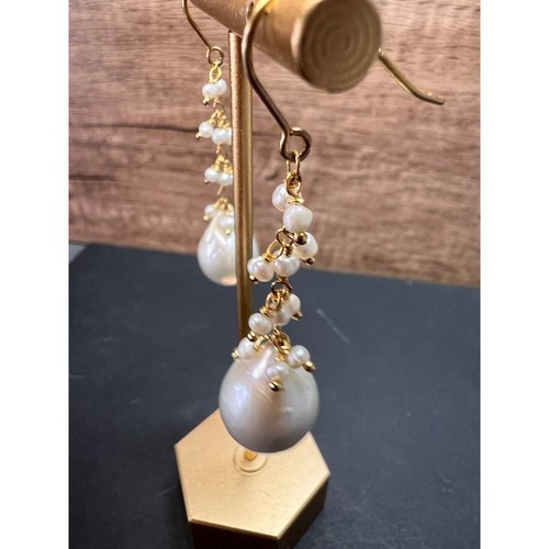 Baroque pearl dangle earrings in yellow gold over sterling silver - Picture 12 of 16