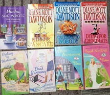 Lot 24 Cozy Mysteries, Joanna Carl, Kate Collins, Krista Davis