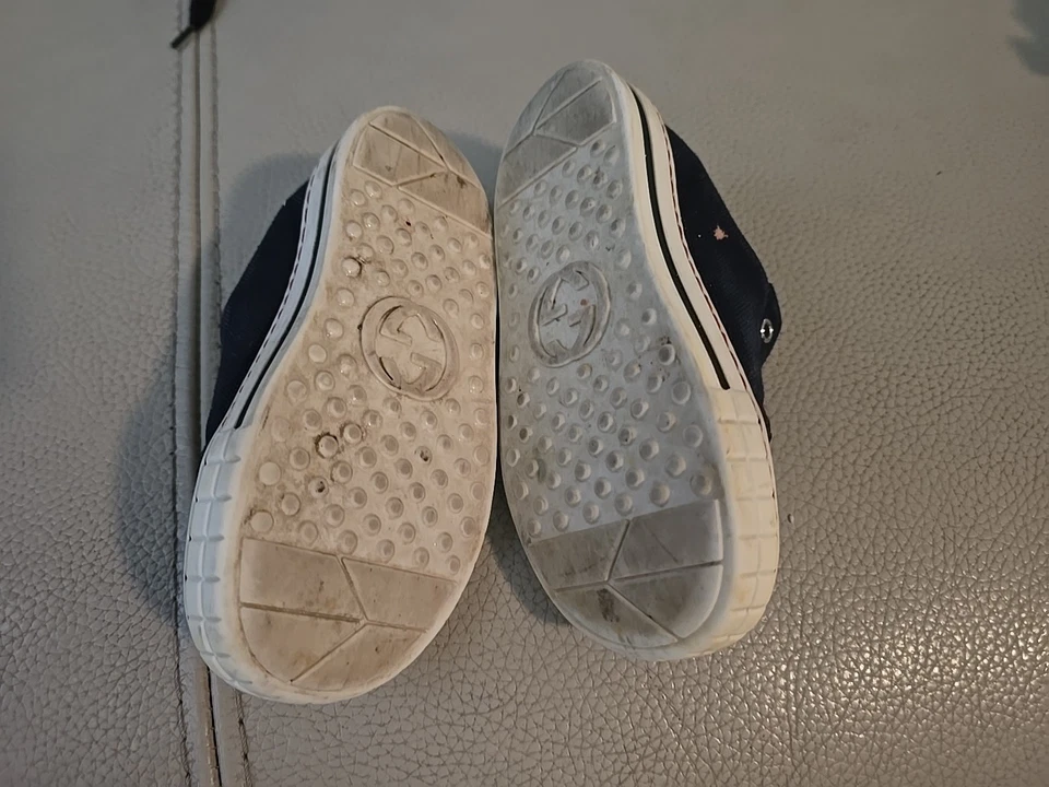 Tênis Gucci infantil tamanho 24 em estado usado - Imagem 3 de 4