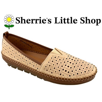 New Patrizia by Spring Step Beige Laser Cut Perforated Slip On Flats Shoe size 9