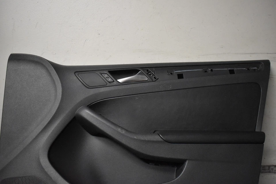 Volkswagen Jetta 2017 puerta interior lateral derecha OEM de fábrica Foto 2 de 4