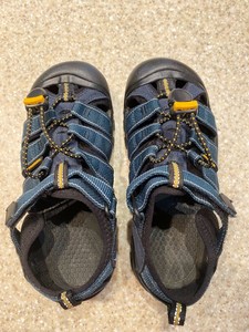 boys hiking sandals