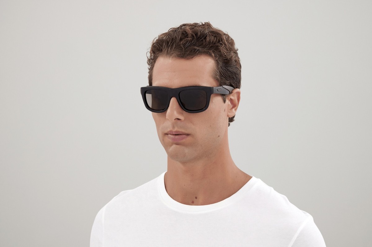 NO CUSTOMS TAX) BOTTEGA VENETA black & green square acetate