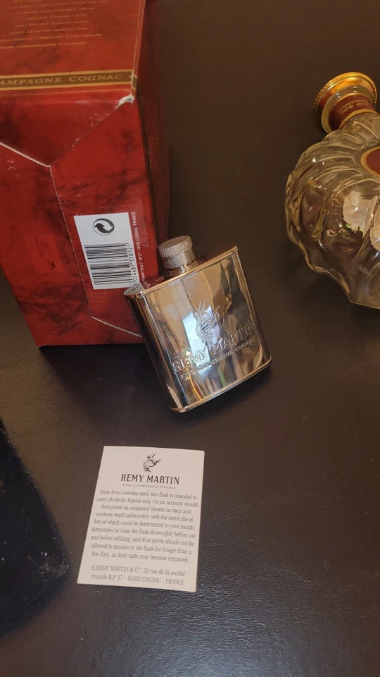 Botella Vacía Cristal con Caja 750ml Remy Martin Luis XIII Coñac Baccarat + Frasco Foto 2 de 4