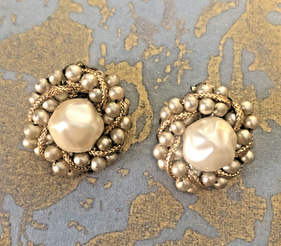 VTG MC Faux Baroque PEARL CLIP on EARRINGS Gold Tone Cluster Frame Haskell Style