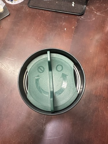 Stanley 16 Oz Green drink thru mugs, perfect for traveling or long term use - Picture 2 of 4