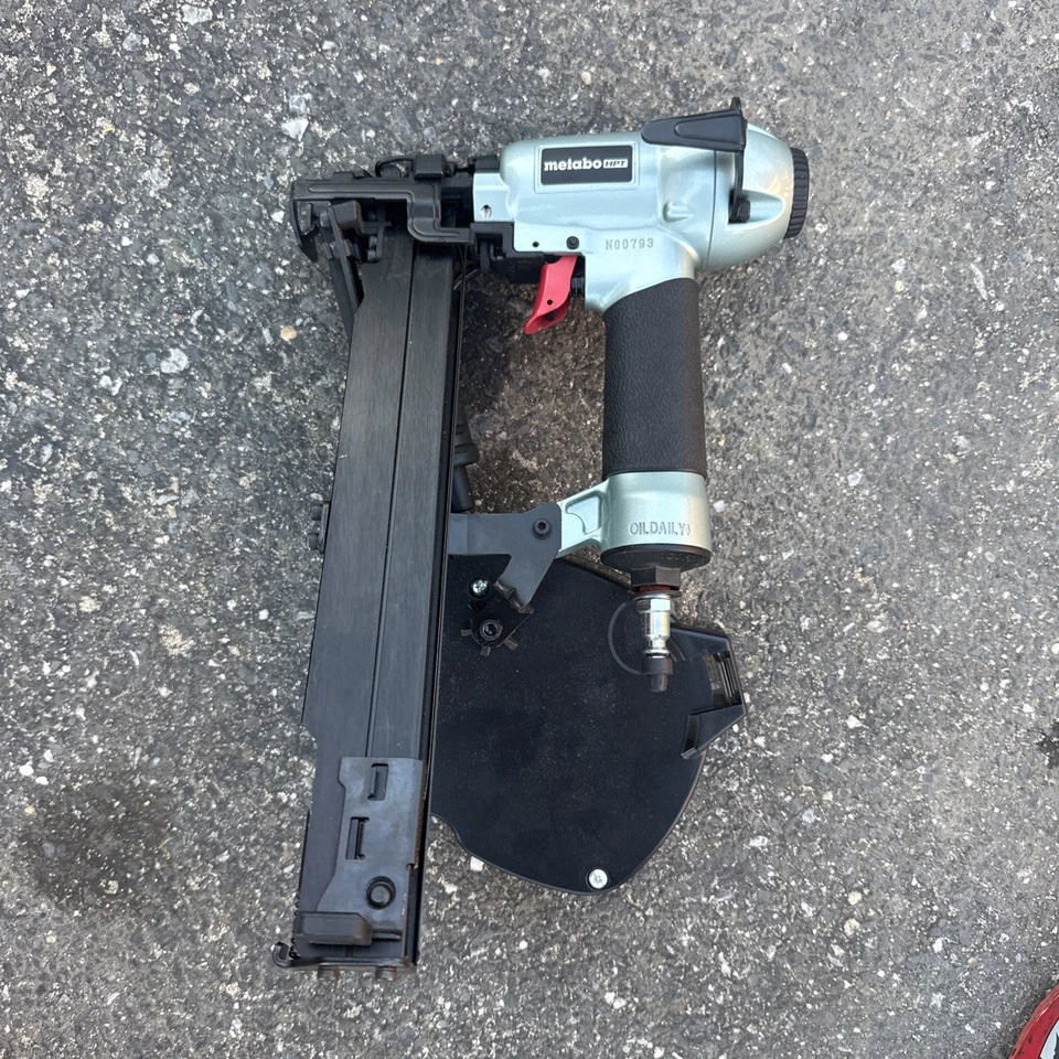 Grapadora de tapa Hitachi N3808a 1 1/2 pulgada nueva caja abierta  Foto 3 de 4