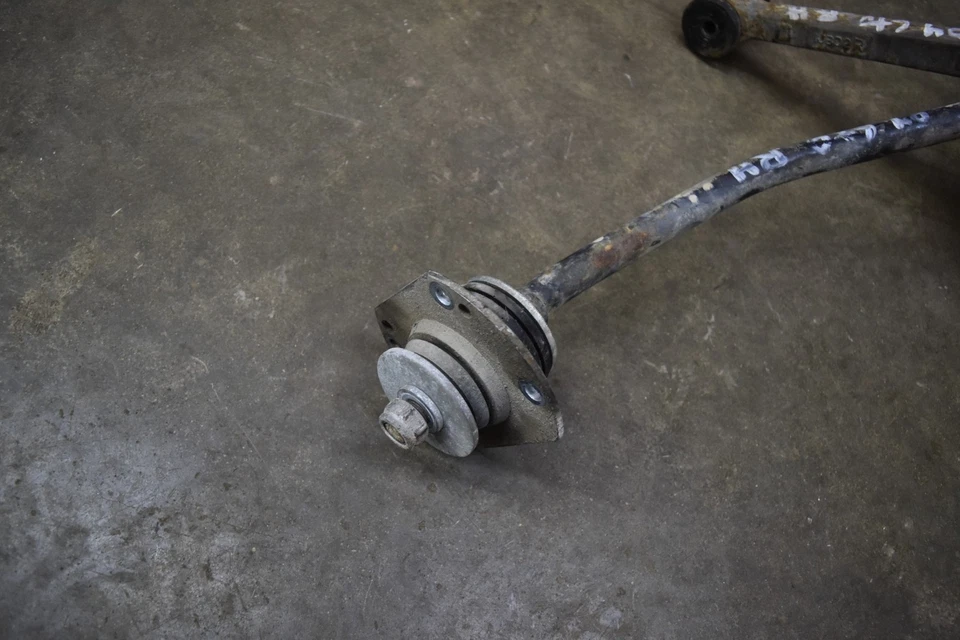 Pontiac GTO 2004 2005 2006 brazo de control del pasajero delantero derecho husillo 04 05 06 Foto 3 de 4