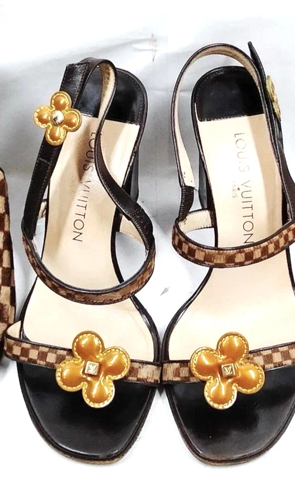 Sandália Louis Vuitton marrom Damier cabelo de bezerro e couro floral enfeitada - Imagem 2 de 4