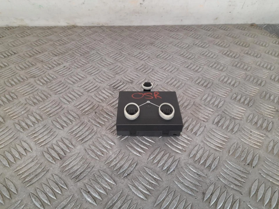 Skoda Superb Rear Right Driver Side Door Ecu 2008-2015 Mk2 3T 7N0959794 - Image 2 of 4