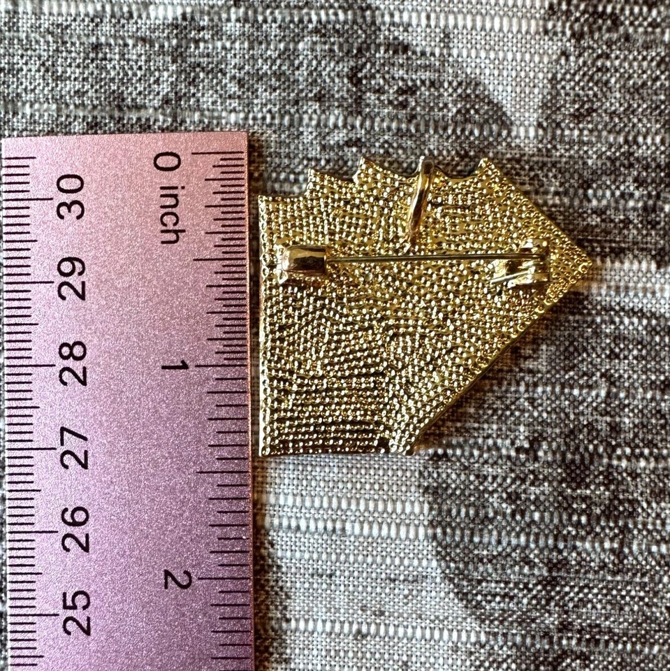 Broche/colgante de diamantes de imitación con diseño de as de picas aspecto glamoroso Foto 4 de 4