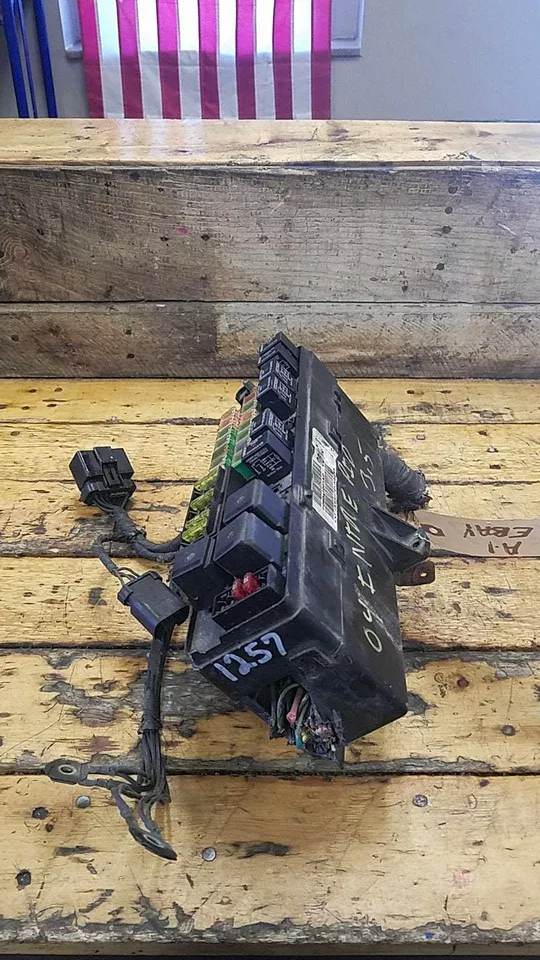 00-04 DODGE INTREPID LHS 300M MOTOR CAJA DE FUSIBLES BLOQUE DE CIRCUITO RELÉ UNIÓN Foto 3 de 4