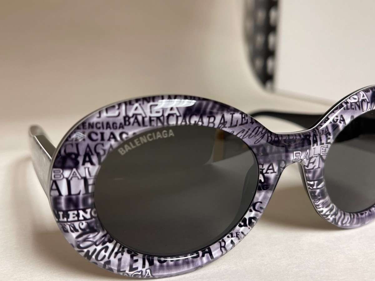 BALENCIAGA BLUR LOGO PRINT Gray Oval 0074 Unisex Runway BALENCIAGA BLUR LOGO PRINT Gray Oval 0074 Unisex Runway