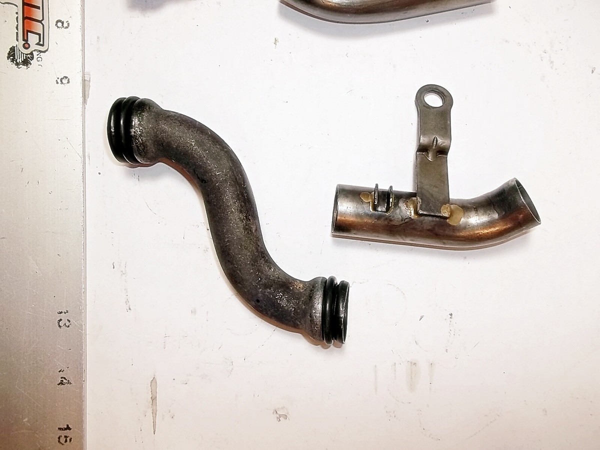 SUZUKI 93 GSX750F KATANA OUTLET & UNDER OIL PIPES 16481-17C00