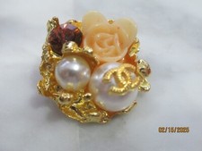 CHANEL 1 BUTTON   GOLD TONE METAL CC , 24MM SO PRETTY