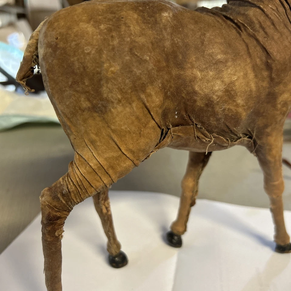 "Escultura de carnero oscura de 10"" vintage hecha a mano envuelta en cuero muy única" Foto 4 de 4