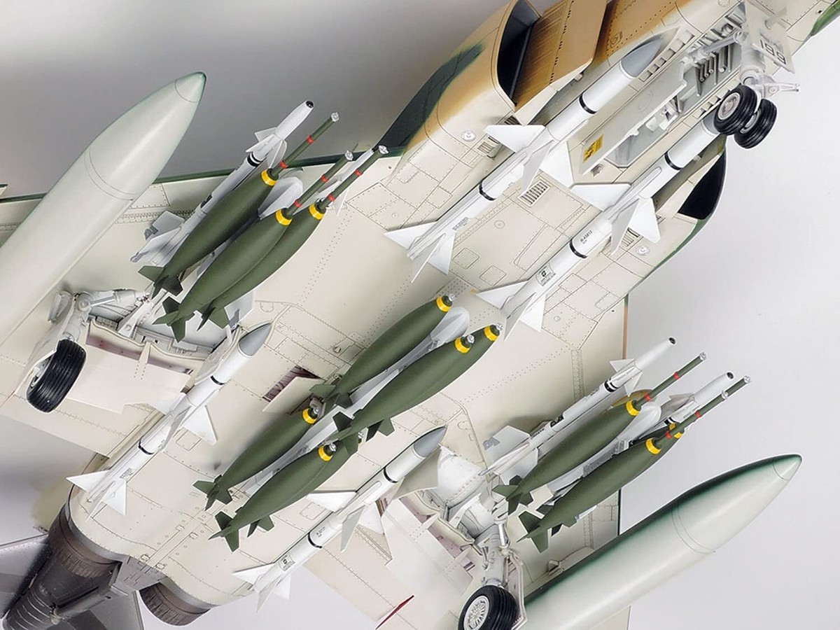 Tamiya Mcdonnell F-4 C/D Phantom II 1/32 Scale Airplane Kit
