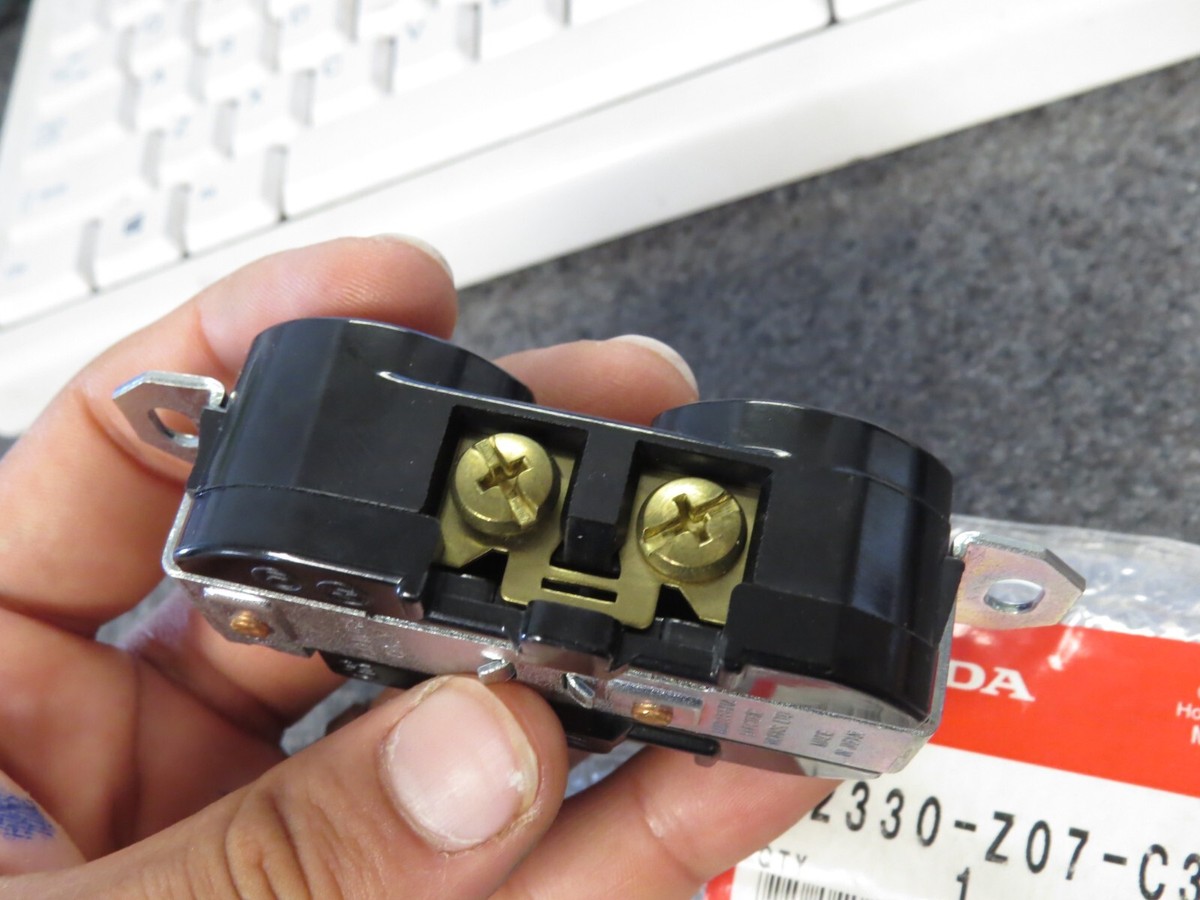 NOS Honda 125V Receptacle Consent Assy EU2000 Generator