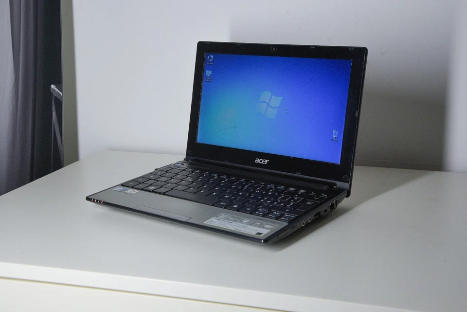 USATO FUNZIONANTE NETBOOK PORTATILE LAPTOP ACER ASPIRE ONE D255 COLORE BIANCO - Immagine 2 di 4