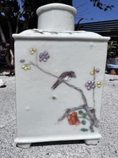 ANTIQUE CHINESE PORCELAIN SQUARE SHAPE TEA CADDY, 19TH CENTURY