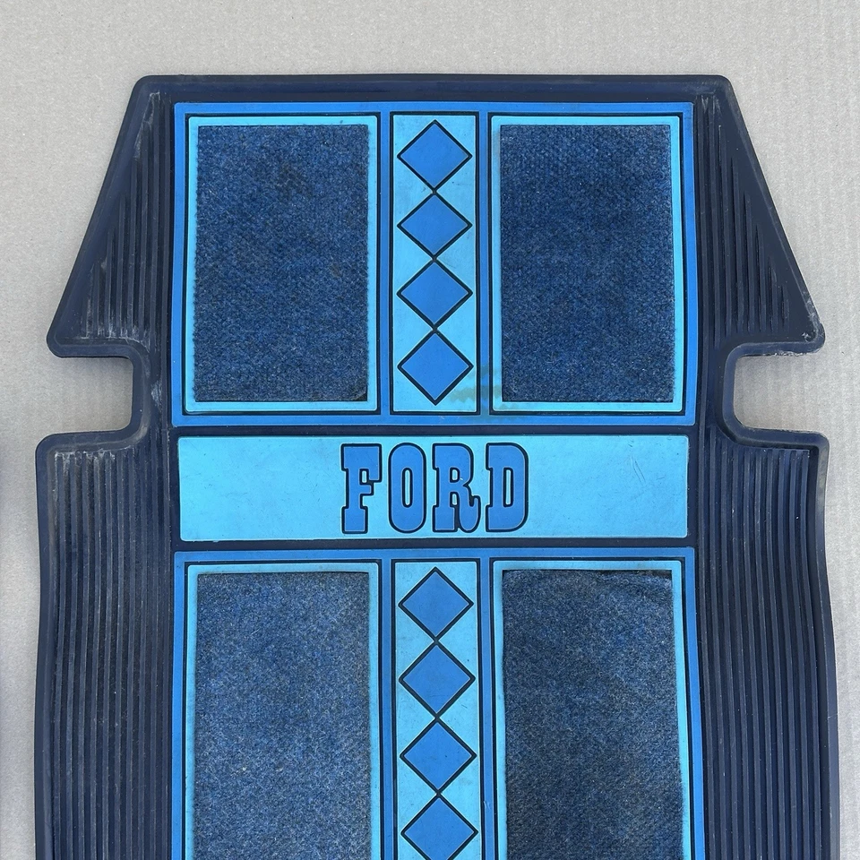 Alfombrilla de goma delantera vintage de plástico color Ford Truck F100 F150 alfombra azul Foto 4 de 4