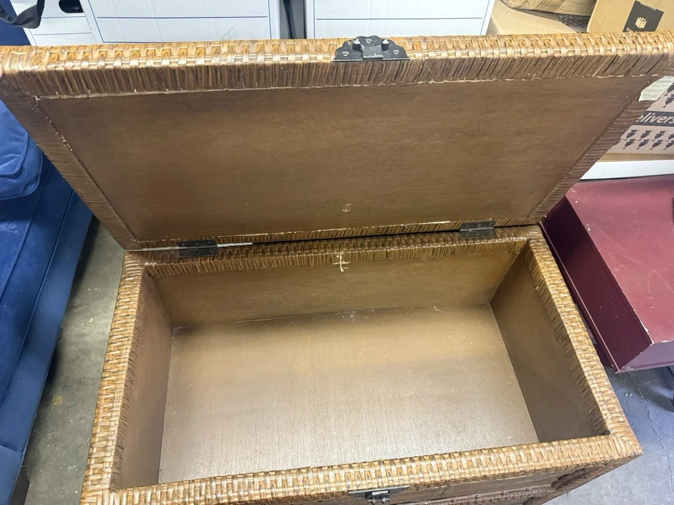 Baúl de madera de mimbre y ratán Pier 1 Imports con cajón y asas Foto 3 de 4