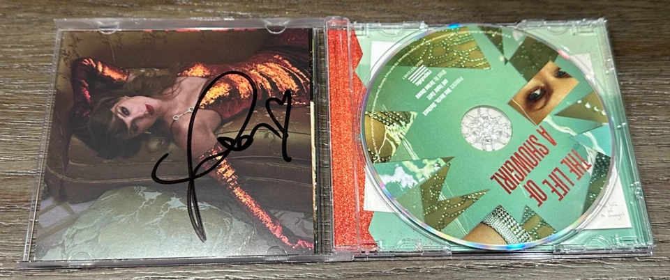 LONG AUTOGRAPHED Taylor Swift Signed The Life Of A Showgirl CD Photo 2 ❤️ RARE - Image 3 of 3