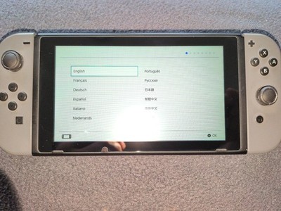 Nintendo Switch 32 GB Konsole - Grau, mit Nintendo Switch Joy-Con-Halter