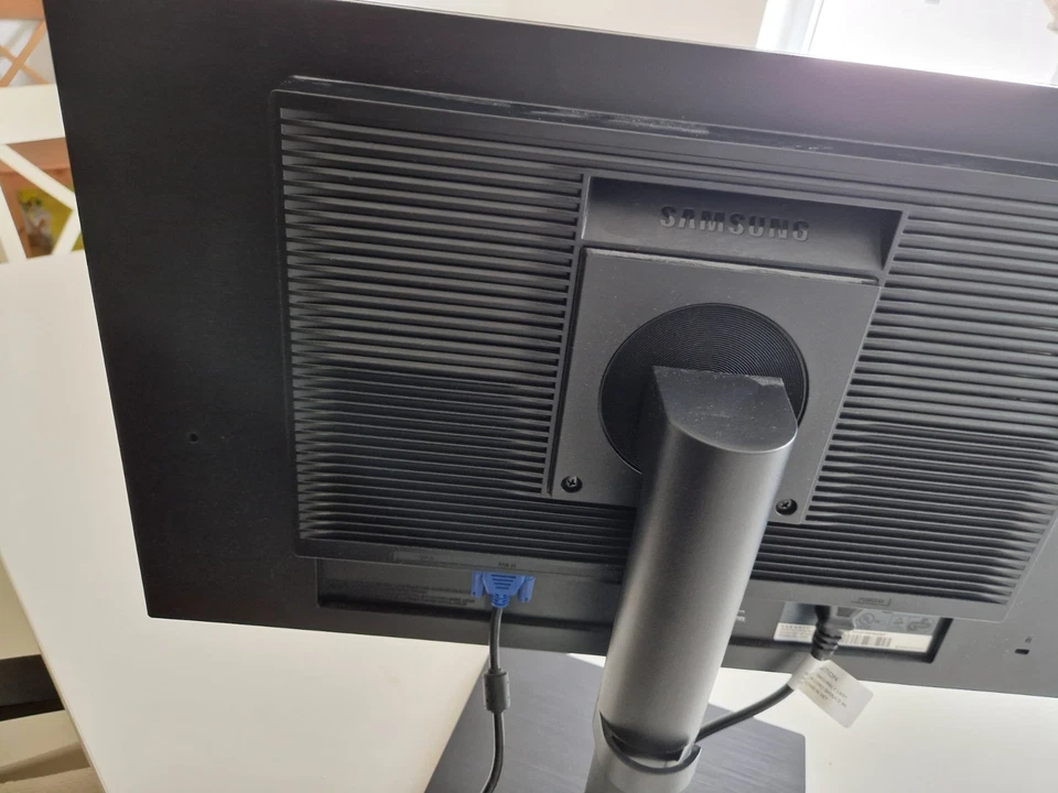 Samsung LED Monitor S24C450BL Bildschirm 24 Zoll - 1920x1080 - FULL HD - Pivot - Bild 3 von 3