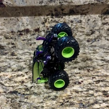 Spin Master Monster Jam Dragonoid Wheelie Bar Truck 1:64 New