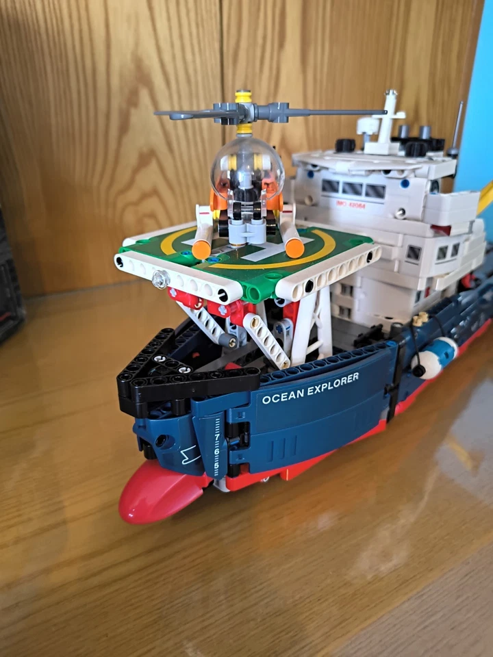 LEGO Technic 42064 Ocean Explorer, foto 2 di 5