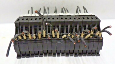 PHOENIX CONTACT FUSE HOLDER ZFK 4-HESI ,400-800 V ,10 AMP, 24-10 AWG *LOT OF 19*