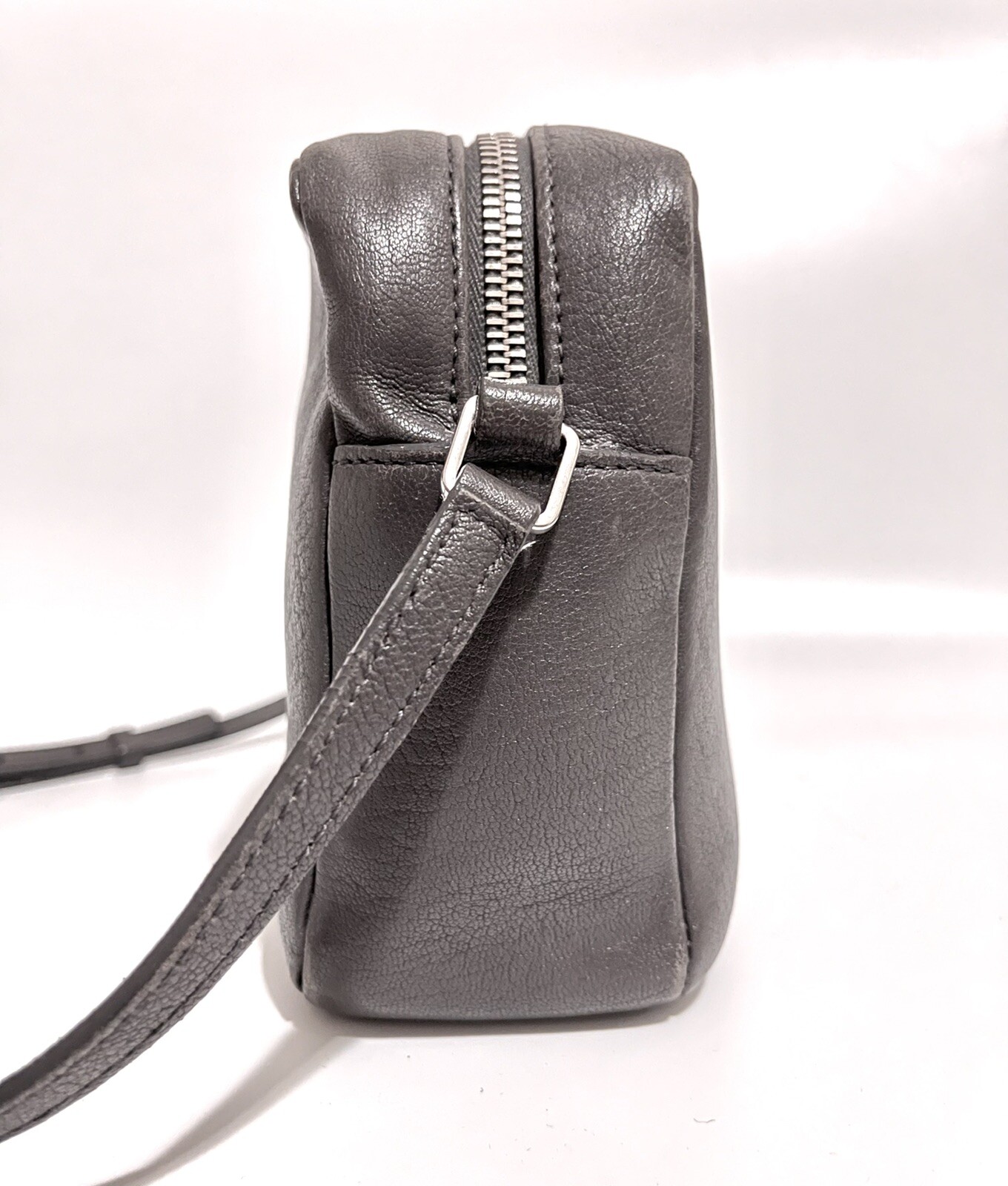 ?Borsa fotocamera vintage autentica SAINT LAURENT pelle di agnello monogramma logo LOU in grigio