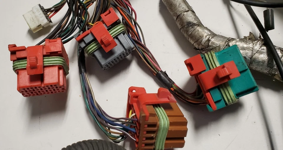 Camaro Z28 Firebird 1993 transmisión automática LT1 motor arnés de cableado eléctrico Foto 4 de 4