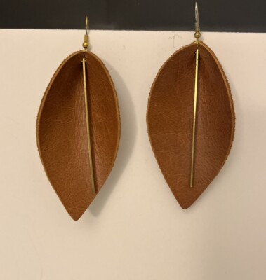 Genuine brown leather earrings with gold bar, pinched