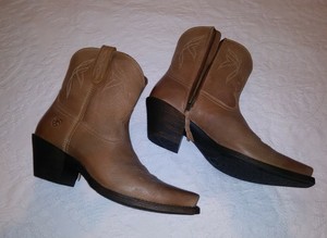 ariat lovely