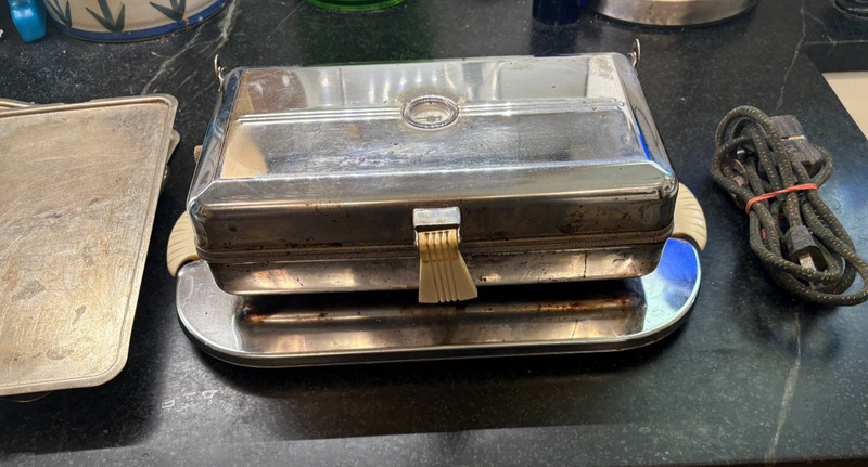 Vintage Deco Style Nelson Waffle Iron--works