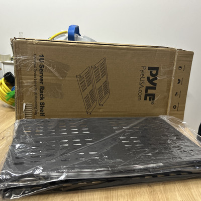 Pyle 2-teiliges 1 HE Server-Rack-Regal, belüftete Regale für gute Luftzirkulation.