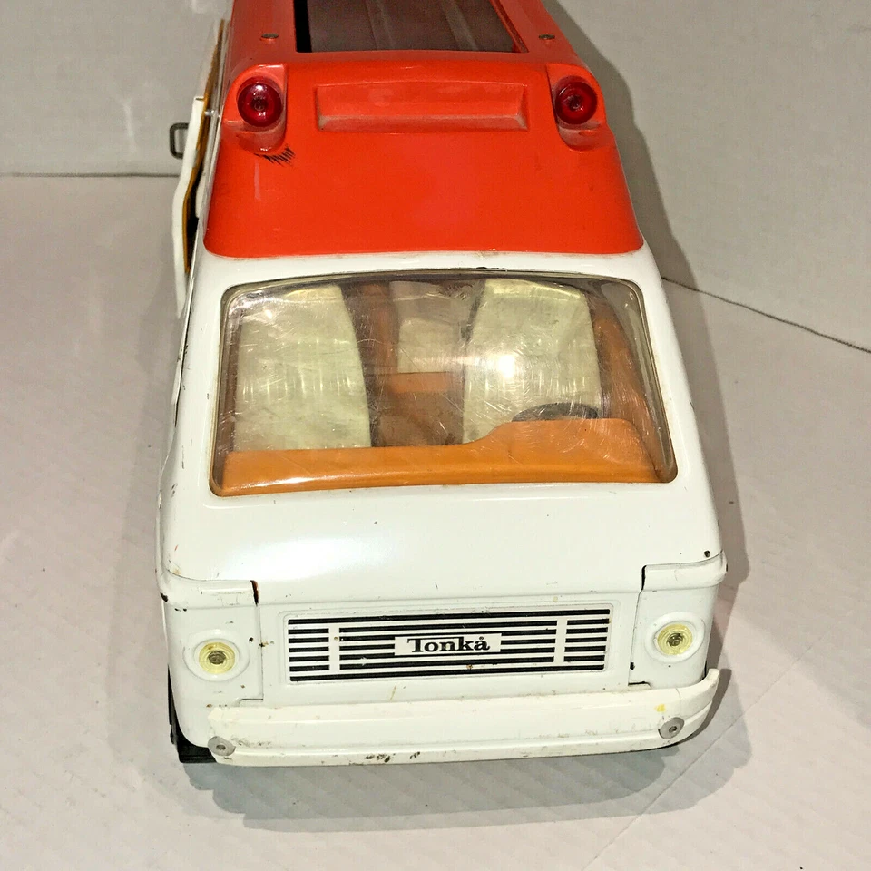 Vintage 1970's TONKA Rescue Vehicle Ambulance Van For Parts or Restoration - Image 3 of 4