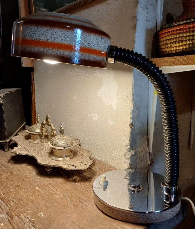 Lampe Vintage 1960, 1970 abat-jour émaillé très bon état de marche. - Photo 2/4