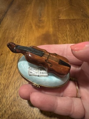 Violin On Oval Limoges￼