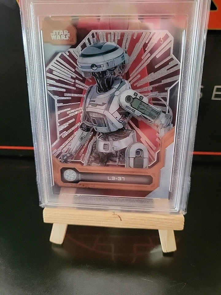 Topps Star Wars High Tek L3-37 Droid  3/5 Red Hyperspace Solo A Star Wars Story - Image 2 of 4