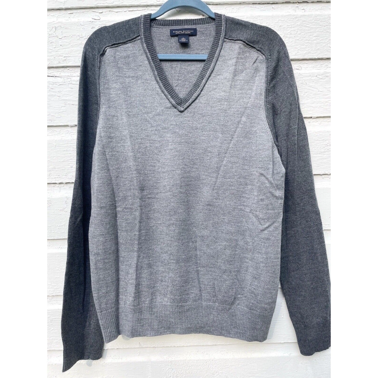 Banana Republic Sweater Mens L Gray 2 Tone Merino Wool Extra Fine V-neck