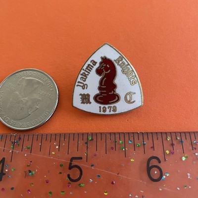 Vtg Enamel Lapel Pin Yakima Knights 1979- Motorcycle Club Chess Red Gold