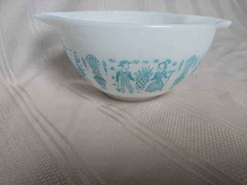 VTG PYREX Cinderella Mixing Bowl 1.5 Pint Butterprint Amish Farmer Turquoise 441