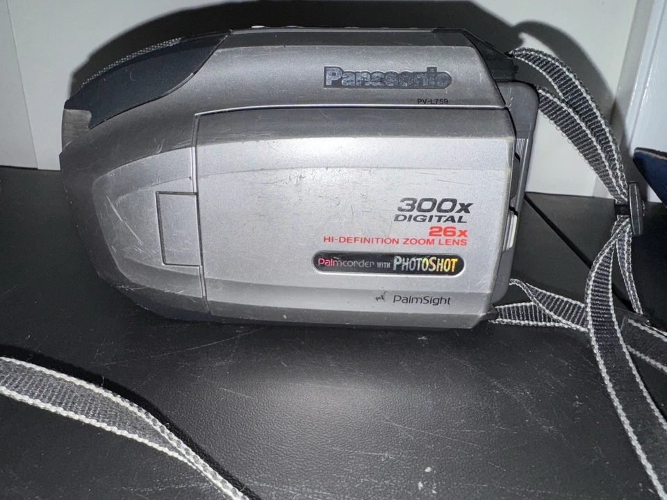 Panasonic Handheld Palmcorder VHSC Model PV-L759 Camcorder Handcam UNTESTED - Image 3 of 4
