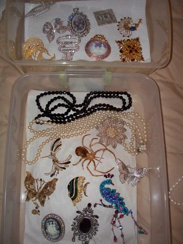 Vintage Lot of 20 Costume Pins Brooches Jewelry