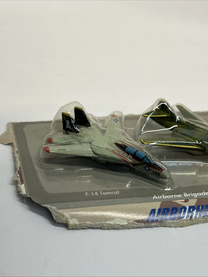 Micro Machines 7000 Military Collection - Airborne Brigade #3 - Limited Edition - Image 2 of 4