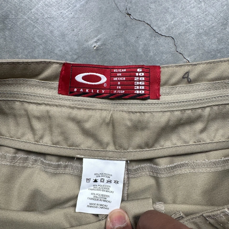 Pantalones Cortos Chinos Oakley De Colección Para Mujer Talla 10 Beige Caqui Usados Tiro Bajo Informales Foto 3 de 4